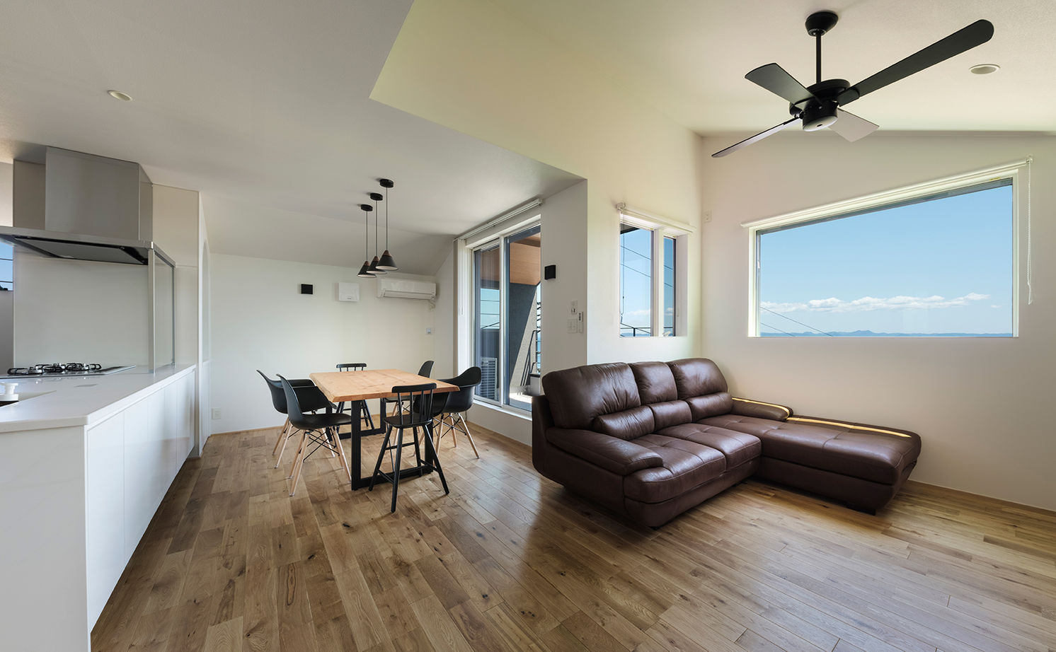 スタジオカーサ　一級建築士事務所 【2496万円/29坪/高台】海の景色を暮らしに取り込む、シンプルモダンの家。何気ない日常も特別なものにの建築実例画像5