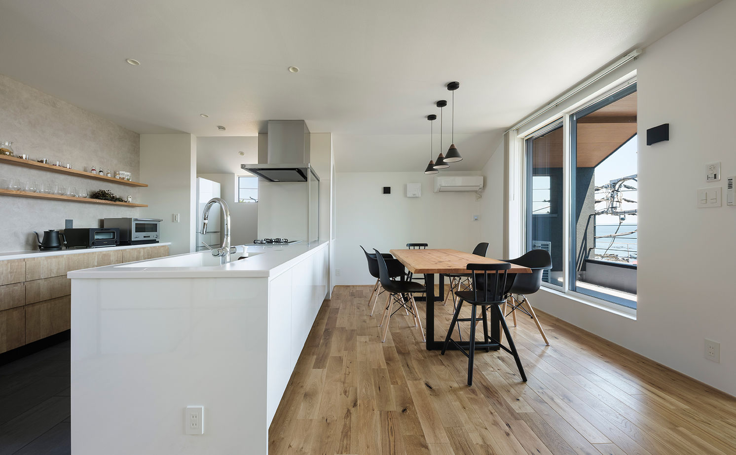 スタジオカーサ　一級建築士事務所 【2496万円/29坪/高台】海の景色を暮らしに取り込む、シンプルモダンの家。何気ない日常も特別なものにの建築実例画像6