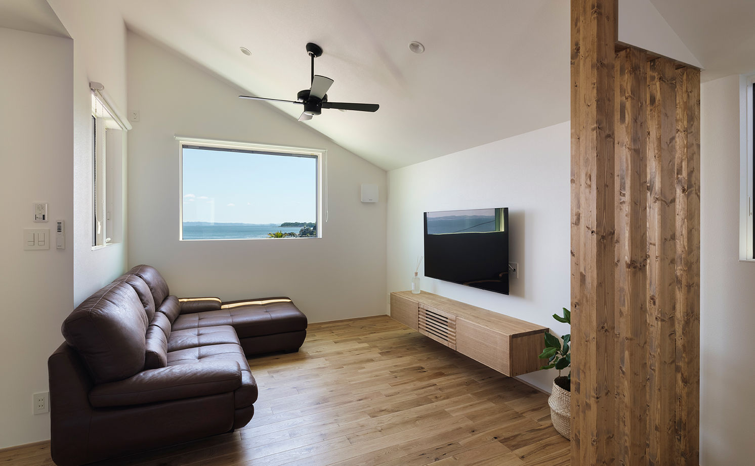 スタジオカーサ　一級建築士事務所 【2496万円/29坪/高台】海の景色を暮らしに取り込む、シンプルモダンの家。何気ない日常も特別なものにの建築実例画像9