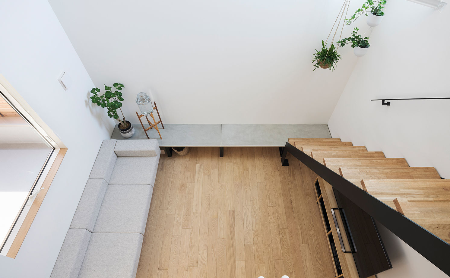 スタジオカーサ　一級建築士事務所 【3000万円/23坪/狭小地】外に閉じ、内に開く。インナーバルコニーや吹抜けがもたらす開放感を愉しむ家の建築実例画像4