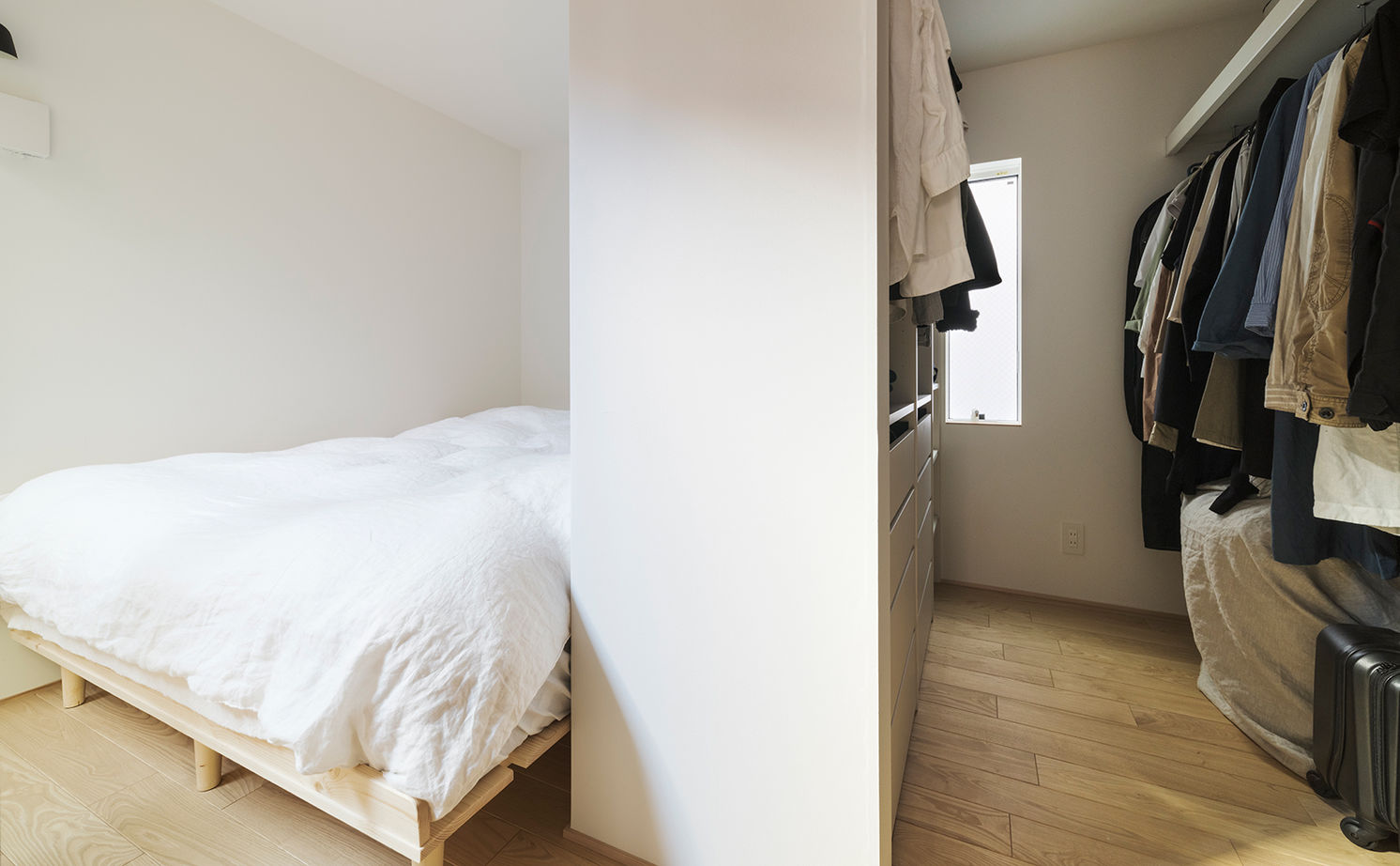 スタジオカーサ　一級建築士事務所 【3000万円/23坪/狭小地】外に閉じ、内に開く。インナーバルコニーや吹抜けがもたらす開放感を愉しむ家の建築実例画像12