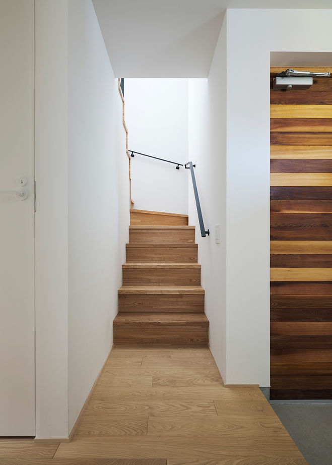 スタジオカーサ　一級建築士事務所 【3000万円/23坪/狭小地】外に閉じ、内に開く。インナーバルコニーや吹抜けがもたらす開放感を愉しむ家の建築実例画像13