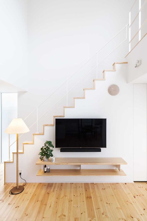 スタジオカーサ　一級建築士事務所 【2300万円/28坪】リビングの高窓から空を眺める贅沢。室内にいながら光・風・緑を感じる四季を愉しむ家の建築実例画像4