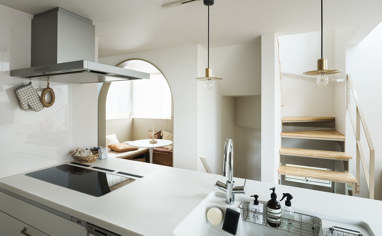 スタジオカーサ　一級建築士事務所 【3100万円/32坪/狭小地】土地面積21坪で叶えた、視覚的な広さと収納力。設計士の提案力が光る3階建ての建築実例画像3