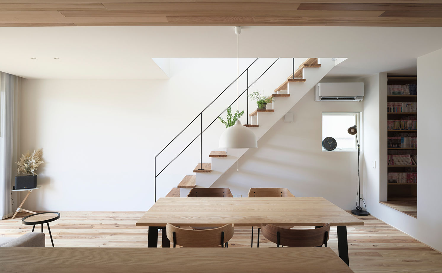 スタジオカーサ　一級建築士事務所 【4980万円/59坪/二世帯住宅】家族も愛犬も心地よい。ドッグランにもなる庭が二世帯をつなぐ住まいの建築実例画像3