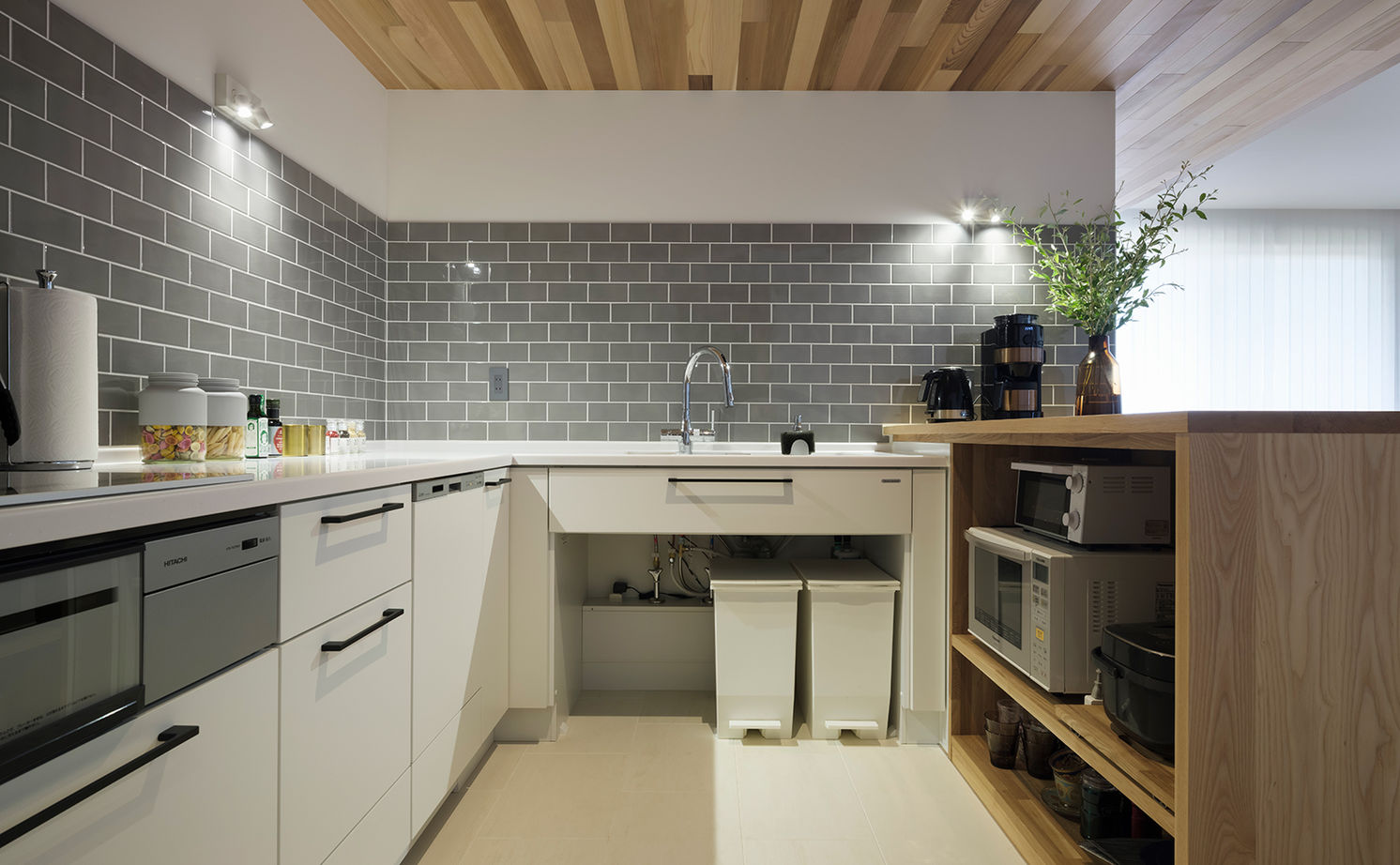 スタジオカーサ　一級建築士事務所 【4980万円/59坪/二世帯住宅】家族も愛犬も心地よい。ドッグランにもなる庭が二世帯をつなぐ住まいの建築実例画像9