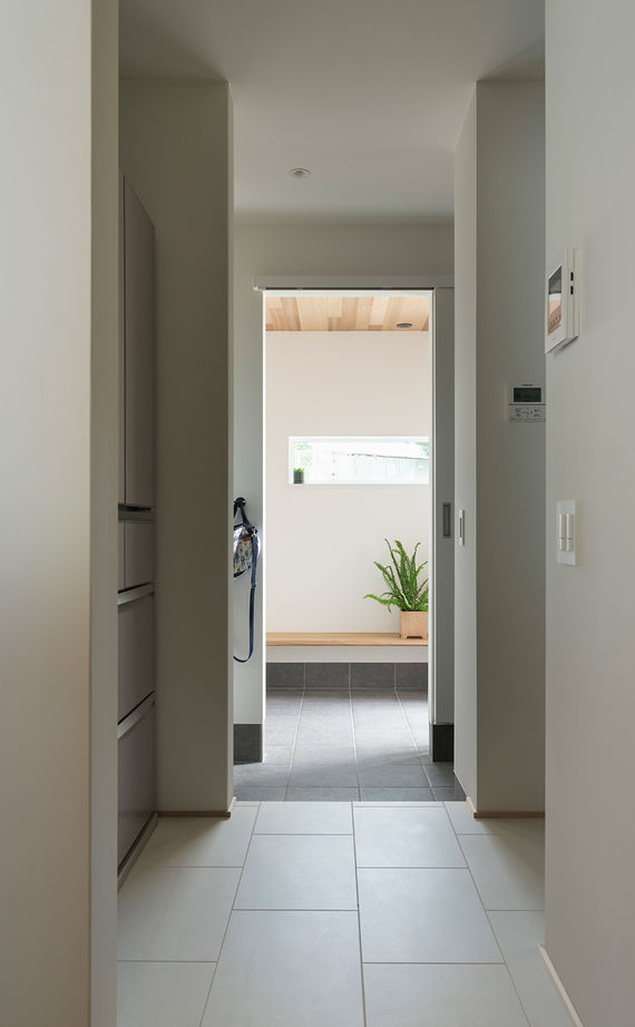 スタジオカーサ　一級建築士事務所 【4980万円/59坪/二世帯住宅】家族も愛犬も心地よい。ドッグランにもなる庭が二世帯をつなぐ住まいの建築実例画像10