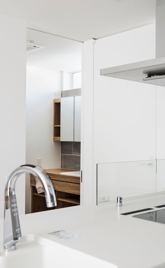 スタジオカーサ　一級建築士事務所 【2900万円/27坪/狭小地】吹抜けやスケルトン階段、バルコニーなどリビングの開放感を緻密に設計の建築実例画像10