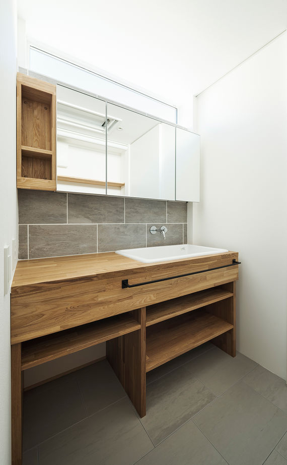 スタジオカーサ　一級建築士事務所 【2900万円/27坪/狭小地】吹抜けやスケルトン階段、バルコニーなどリビングの開放感を緻密に設計の建築実例画像11