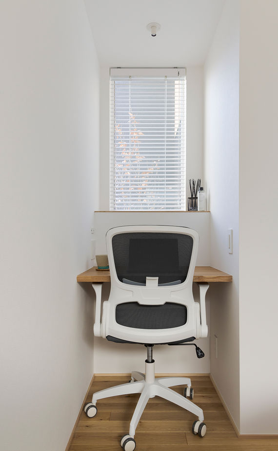 スタジオカーサ　一級建築士事務所 【2900万円/27坪/狭小地】吹抜けやスケルトン階段、バルコニーなどリビングの開放感を緻密に設計の建築実例画像15