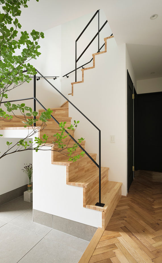 スタジオカーサ　一級建築士事務所 【2800万円/30坪/旗竿地】2階リビング＋インナーバルコニーで明るく、開放的。家事動線にも工夫が光る家の建築実例画像6