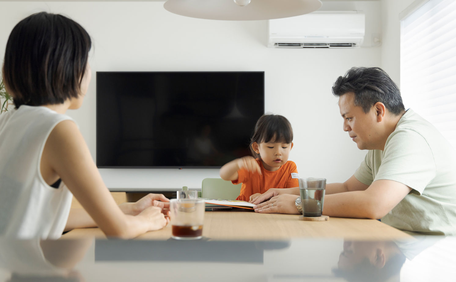 スタジオカーサ　一級建築士事務所 【2800万円/30坪/旗竿地】2階リビング＋インナーバルコニーで明るく、開放的。家事動線にも工夫が光る家の建築実例画像8