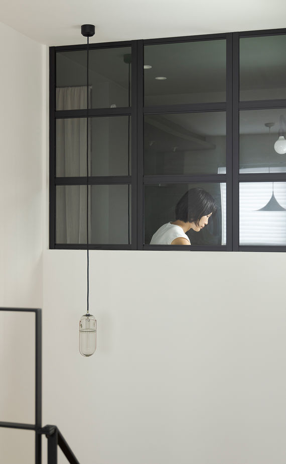 スタジオカーサ　一級建築士事務所 【2800万円/30坪/旗竿地】2階リビング＋インナーバルコニーで明るく、開放的。家事動線にも工夫が光る家の建築実例画像9