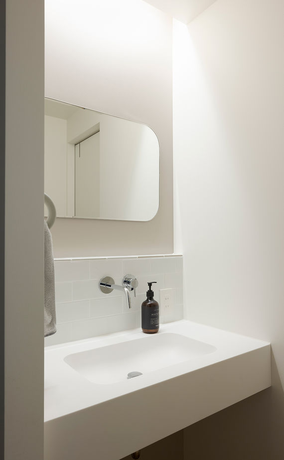 スタジオカーサ　一級建築士事務所 【2750万円/25坪/2階リビング】のびやかに広がる空間が心地よい。借景が映えるシンプルな佇まいが美しい家の建築実例画像13