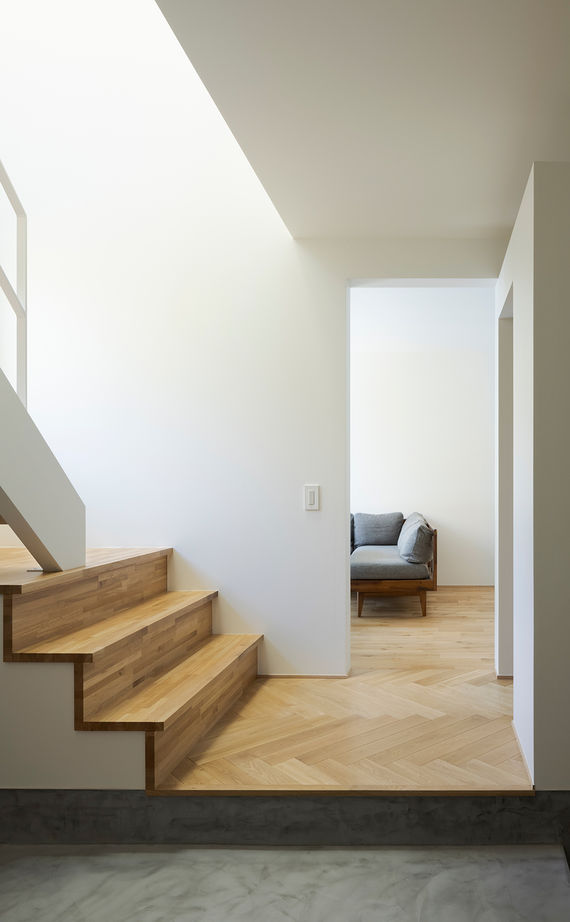 スタジオカーサ　一級建築士事務所 【2750万円/25坪/2階リビング】のびやかに広がる空間が心地よい。借景が映えるシンプルな佇まいが美しい家の建築実例画像14