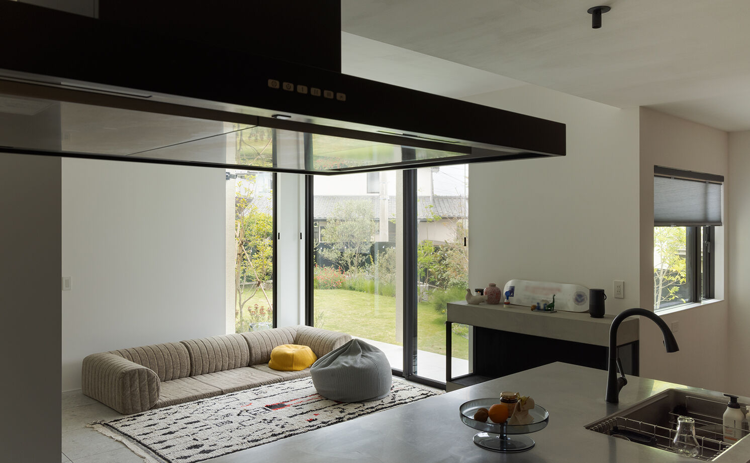 スタジオカーサ　一級建築士事務所 【5120万円/48坪/移住】木×ガラスブロック×タイルなど異素材をMIXした空間。全館空調も心地よさをプラスの建築実例画像6