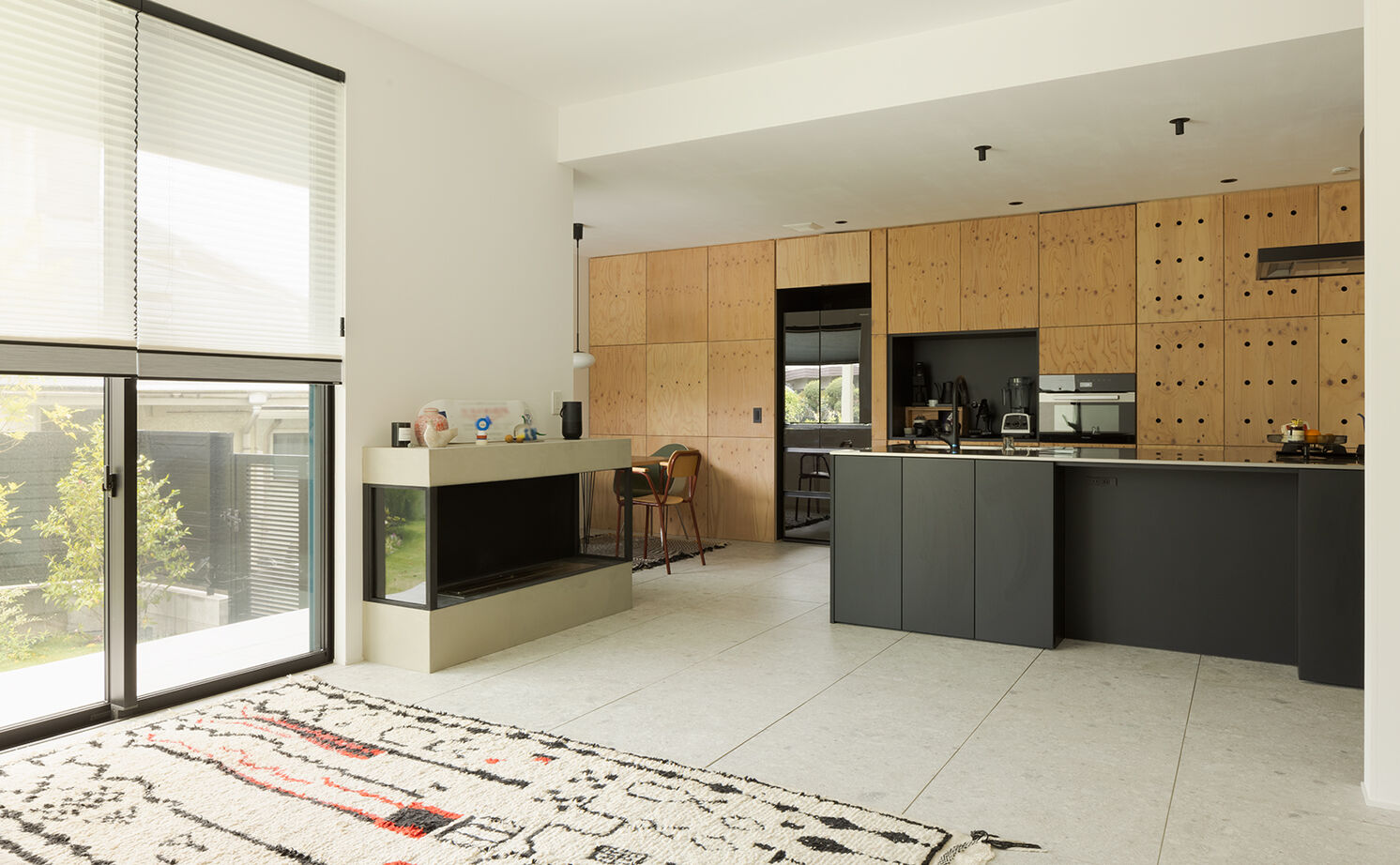 スタジオカーサ　一級建築士事務所 【5120万円/48坪/移住】木×ガラスブロック×タイルなど異素材をMIXした空間。全館空調も心地よさをプラスの建築実例画像8