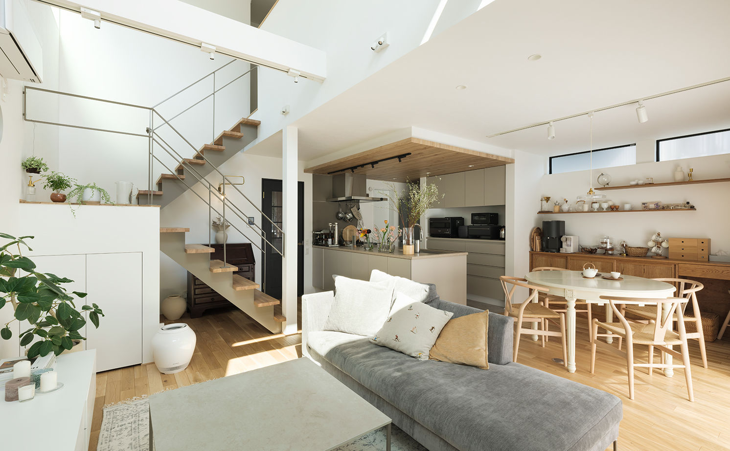 スタジオカーサ　一級建築士事務所 【3000万円/34坪/吹抜けリビング】自分らしくいられる心地よい空間。大切にしたい「丁寧な暮らし」を形にの建築実例画像3