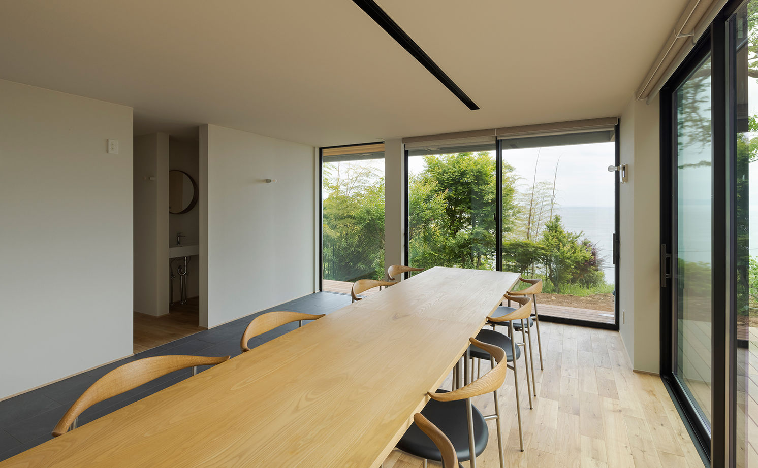 スタジオカーサ　一級建築士事務所 【4500万円/34坪/SE構法】柱のない大空間によって外の景色を存分に愉しめる。豊かな自然を身近に感じる家の建築実例画像9