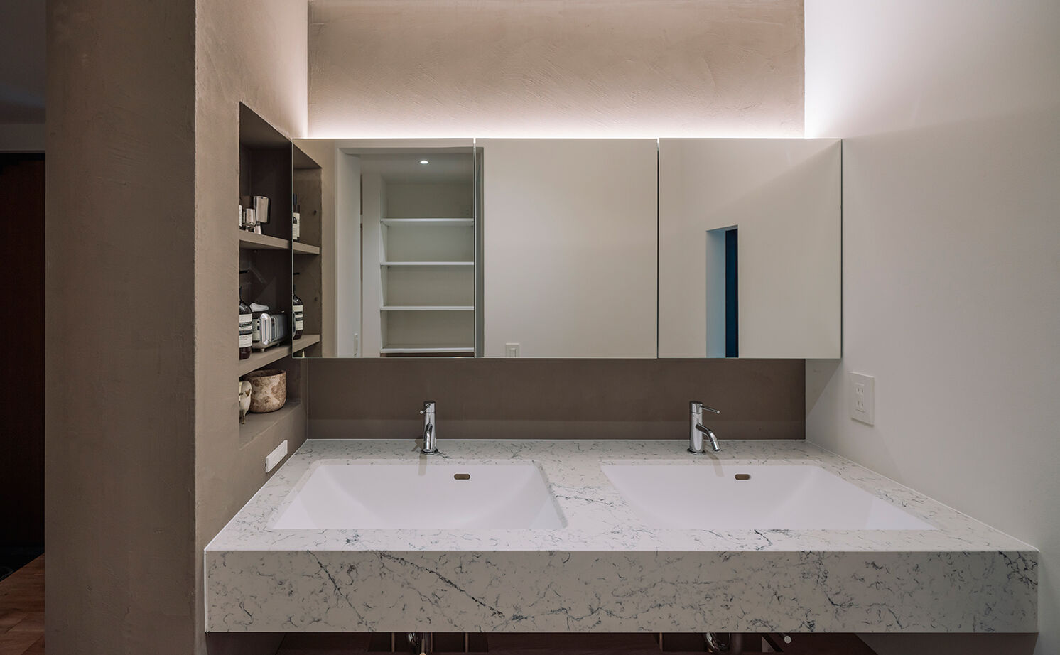 スタジオカーサ　一級建築士事務所 【4000万円～/38坪/ルーフデッキ】3階建てならではの屋上の開放感やバルコニーの心地よさを存分に愉しむ家の建築実例画像13