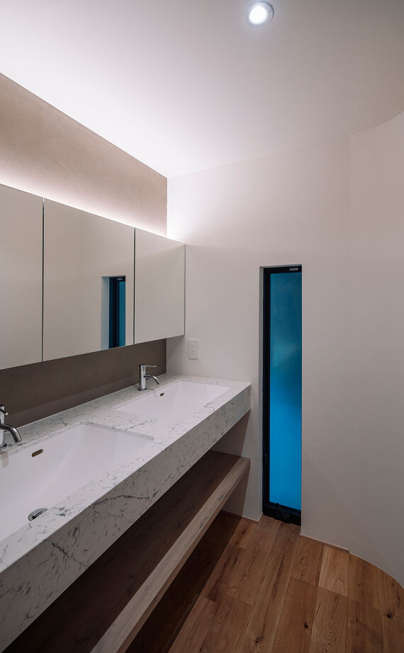 スタジオカーサ　一級建築士事務所 【4000万円～/38坪/ルーフデッキ】3階建てならではの屋上の開放感やバルコニーの心地よさを存分に愉しむ家の建築実例画像14