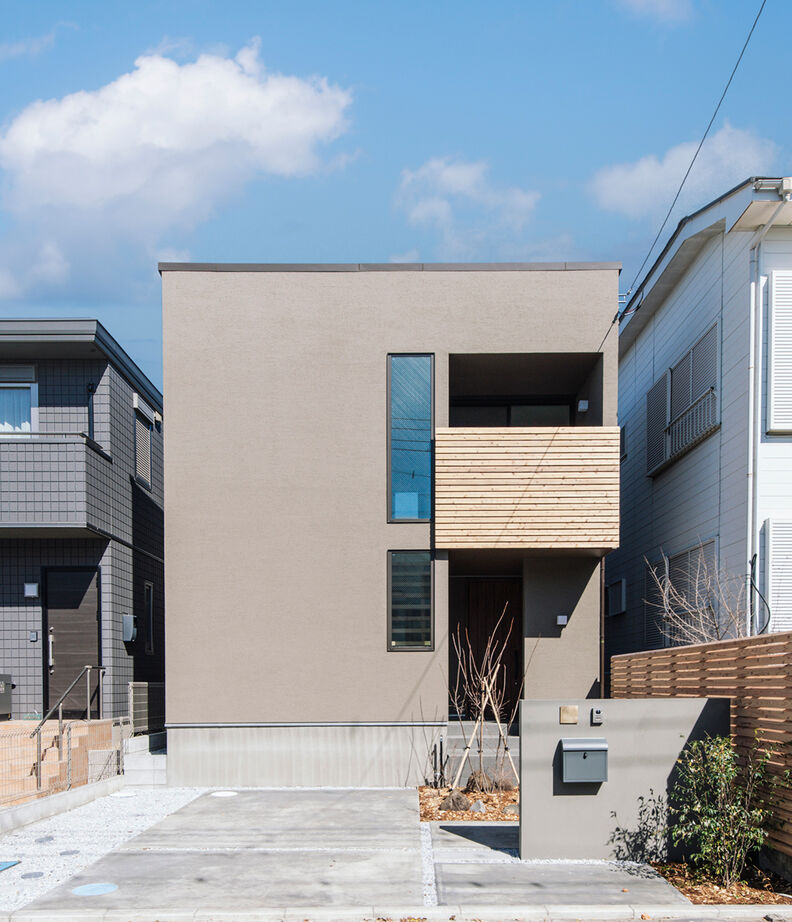 スタジオカーサ　一級建築士事務所 【3200万円/25坪/吹抜けリビング】窓から空の移ろいを愉しむ暮らし。家族時間が充実する、ミニマムな家の建築実例画像1