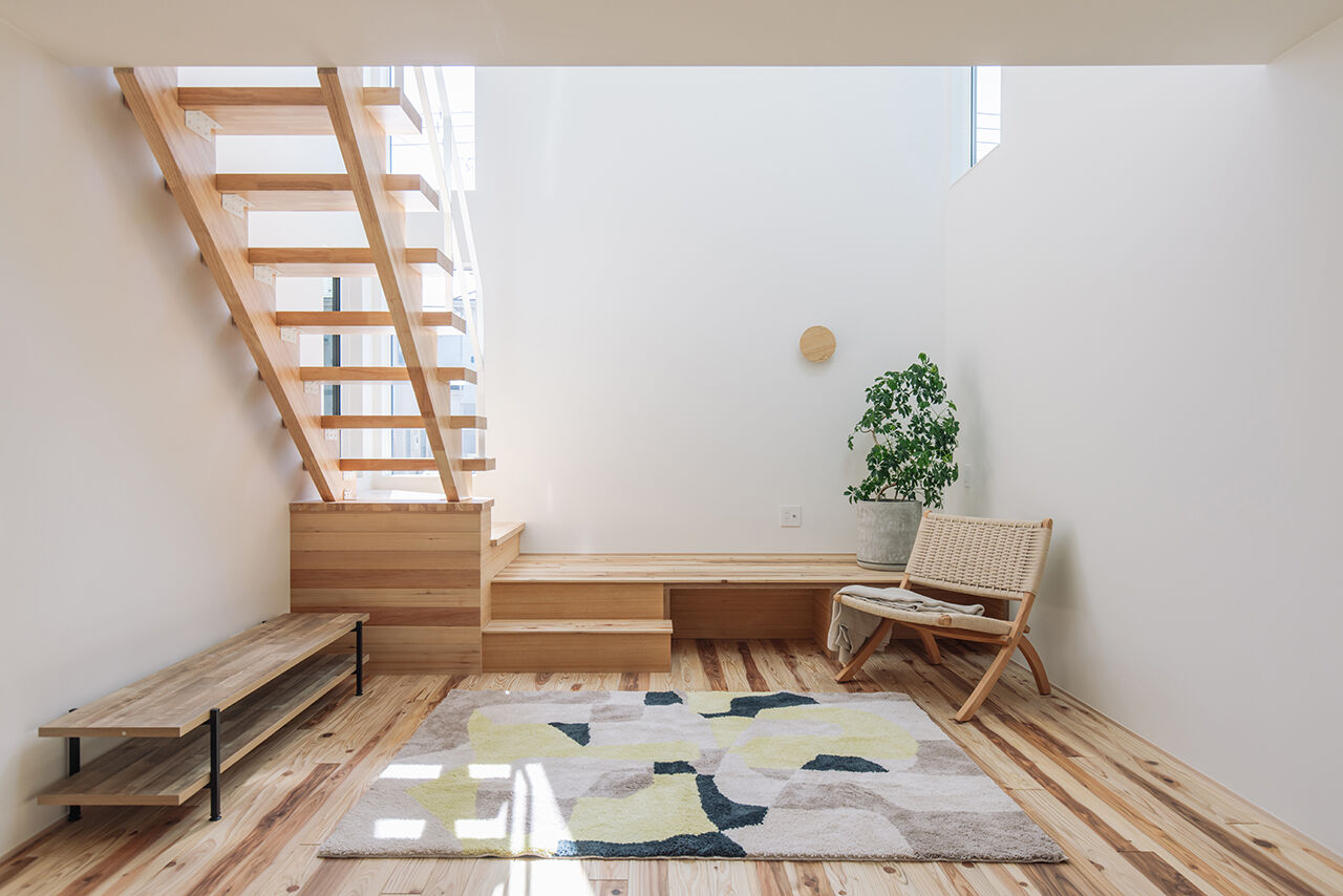 スタジオカーサ　一級建築士事務所 【3200万円/25坪/吹抜けリビング】窓から空の移ろいを愉しむ暮らし。家族時間が充実する、ミニマムな家の建築実例画像2