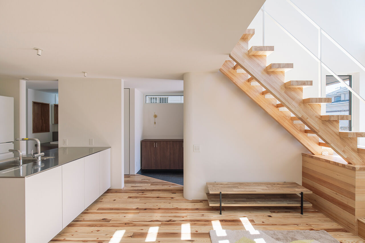 スタジオカーサ　一級建築士事務所 【3200万円/25坪/吹抜けリビング】窓から空の移ろいを愉しむ暮らし。家族時間が充実する、ミニマムな家の建築実例画像4