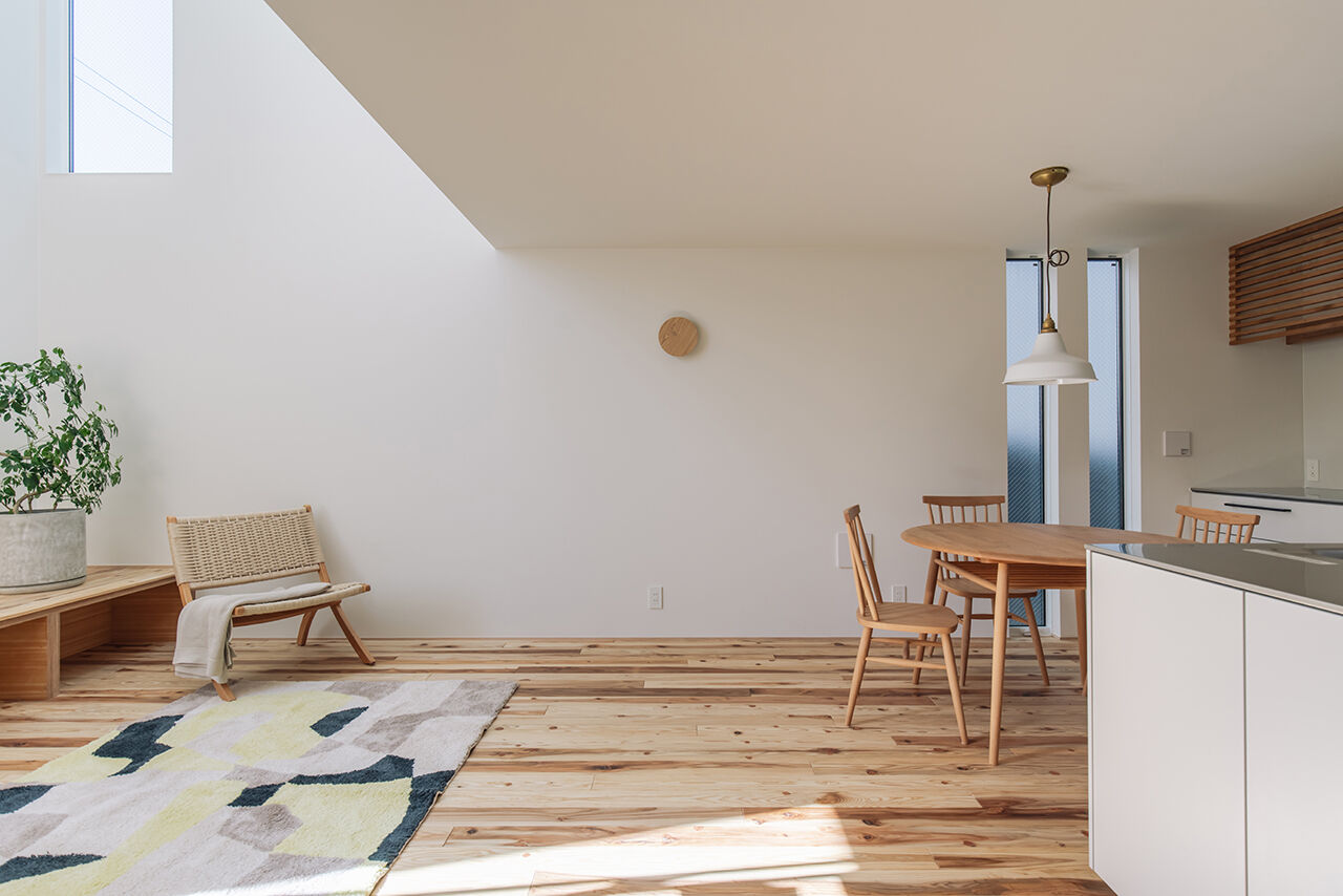 スタジオカーサ　一級建築士事務所 【3200万円/25坪/吹抜けリビング】窓から空の移ろいを愉しむ暮らし。家族時間が充実する、ミニマムな家の建築実例画像5