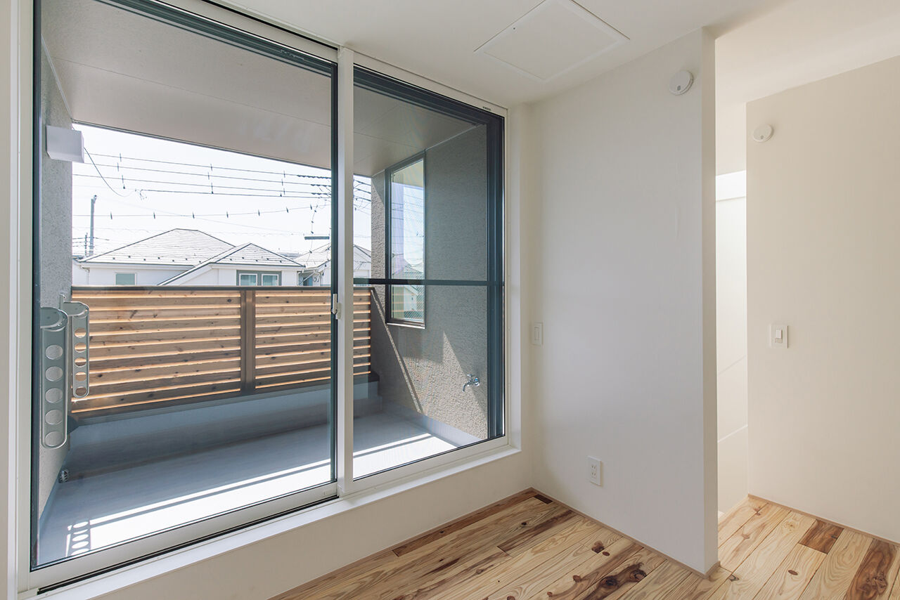 スタジオカーサ　一級建築士事務所 【3200万円/25坪/吹抜けリビング】窓から空の移ろいを愉しむ暮らし。家族時間が充実する、ミニマムな家の建築実例画像10