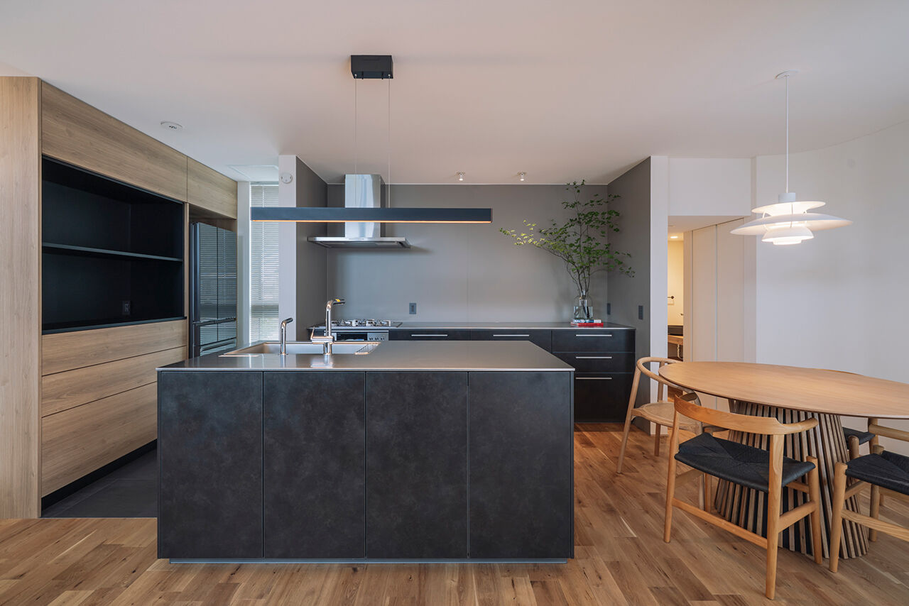 スタジオカーサ　一級建築士事務所 【3477万円/25坪/狭小地】限られた敷地で愛犬とのびやかに暮らす。回遊動線のインナーバルコニーがある家の建築実例画像2