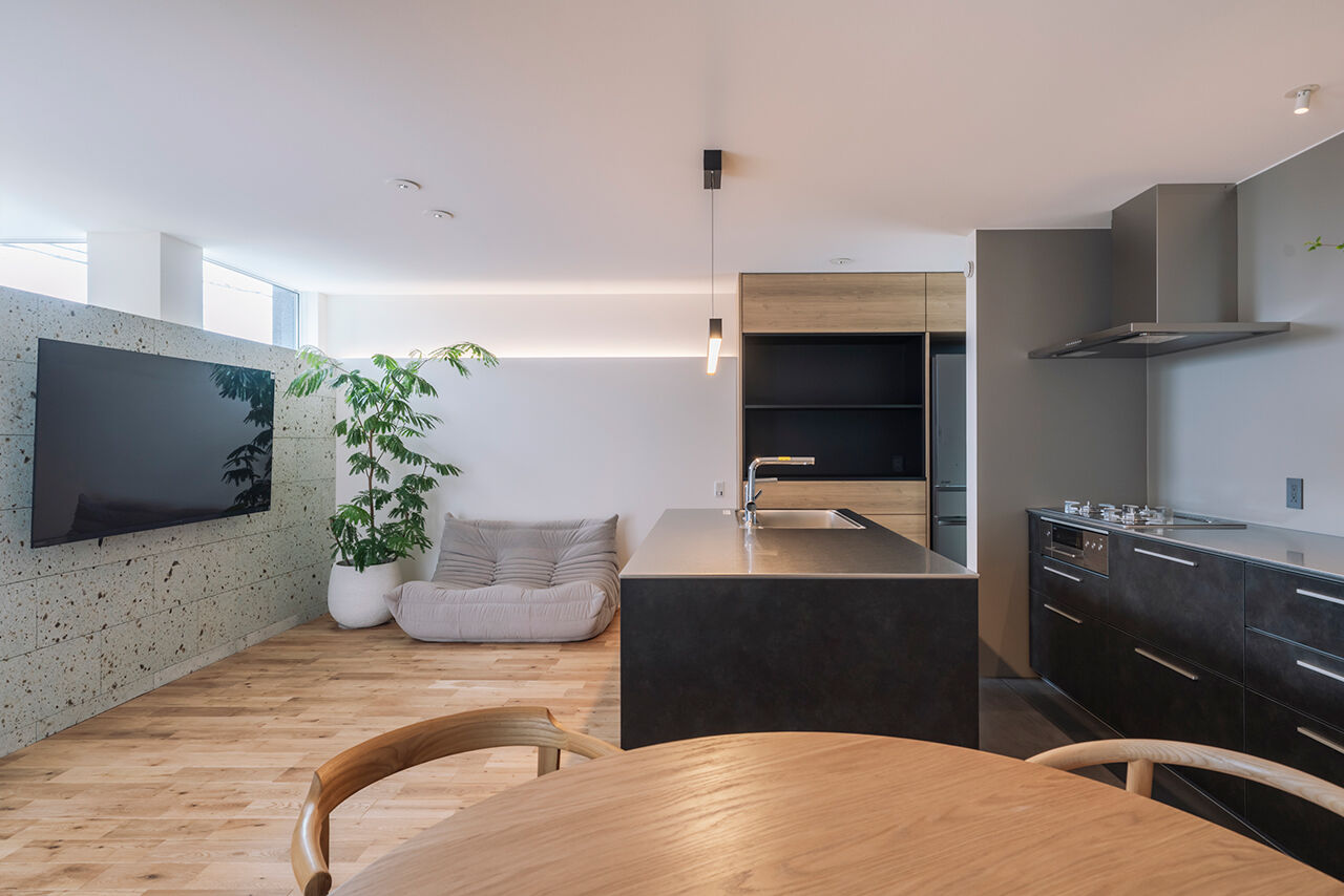 スタジオカーサ　一級建築士事務所 【3477万円/25坪/狭小地】限られた敷地で愛犬とのびやかに暮らす。回遊動線のインナーバルコニーがある家の建築実例画像4