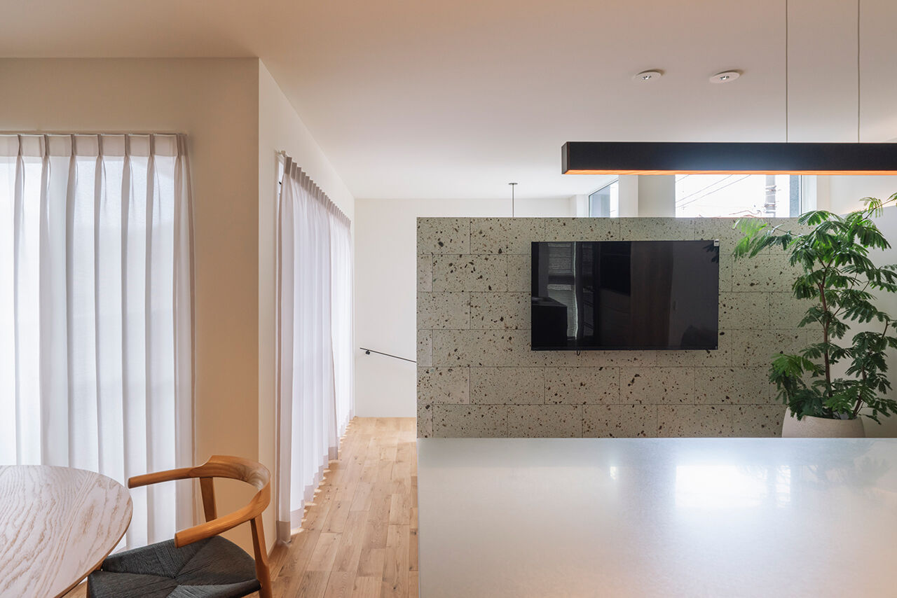 スタジオカーサ　一級建築士事務所 【3477万円/25坪/狭小地】限られた敷地で愛犬とのびやかに暮らす。回遊動線のインナーバルコニーがある家の建築実例画像6