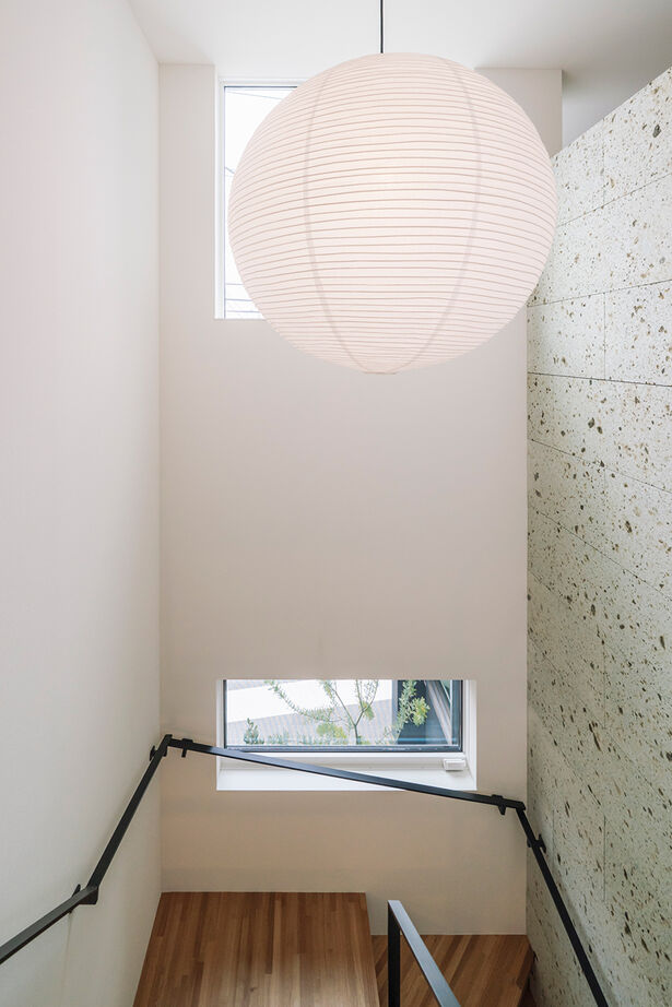 スタジオカーサ　一級建築士事務所 【3477万円/25坪/狭小地】限られた敷地で愛犬とのびやかに暮らす。回遊動線のインナーバルコニーがある家の建築実例画像7