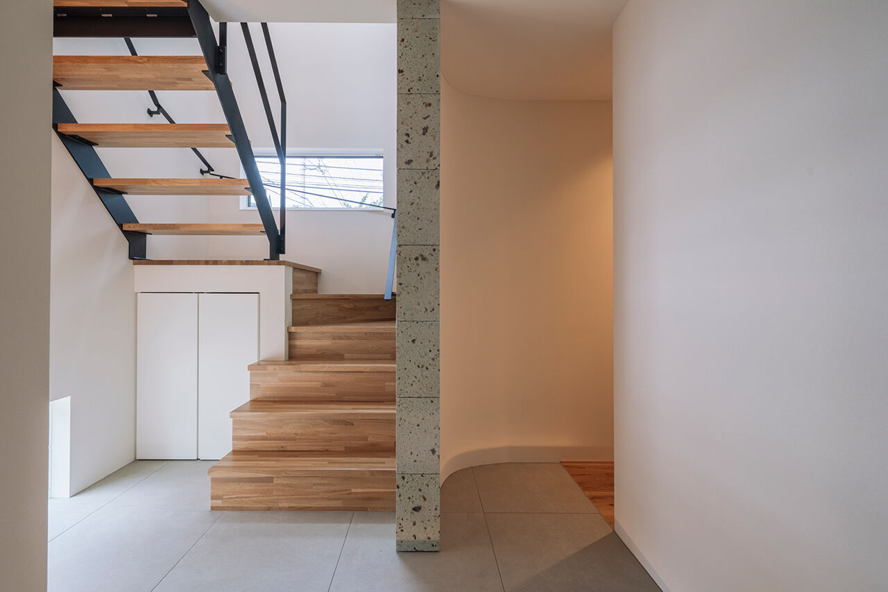 スタジオカーサ　一級建築士事務所 【3477万円/25坪/狭小地】限られた敷地で愛犬とのびやかに暮らす。回遊動線のインナーバルコニーがある家の建築実例画像8