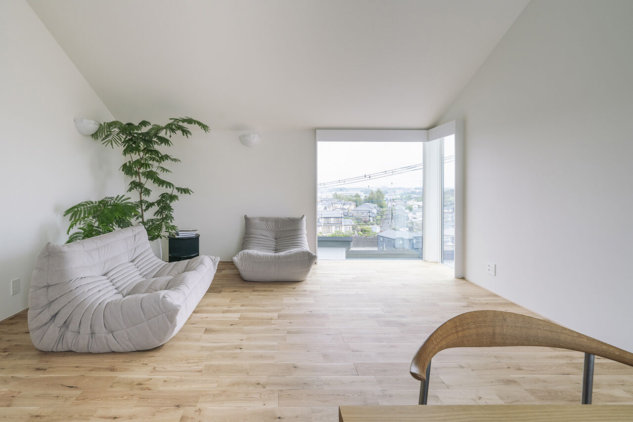 スタジオカーサ　一級建築士事務所 【3123万円/30坪/2階リビング】空を身近に感じる暮らし。穏やかな眺望に心が癒される、丘陵地に建つ住まいの建築実例画像2