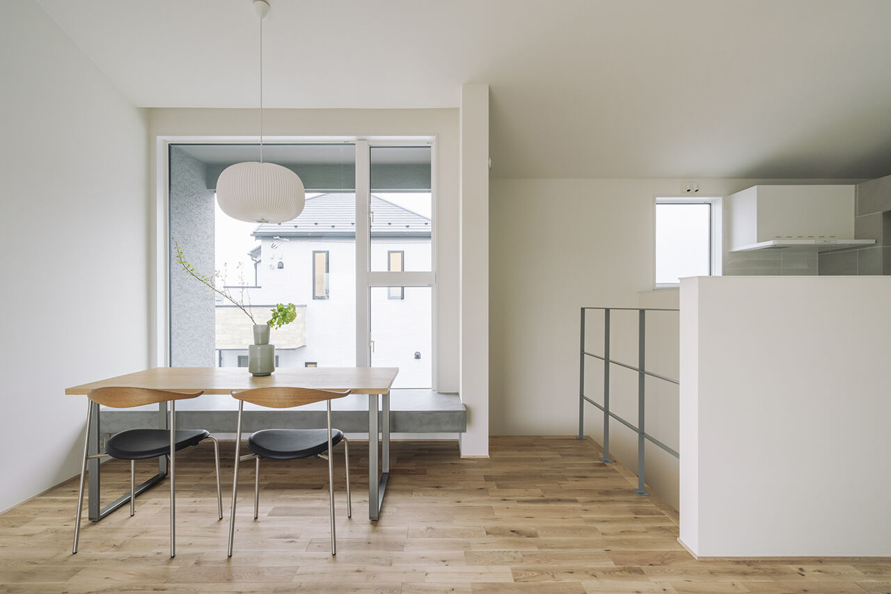 スタジオカーサ　一級建築士事務所 【3123万円/30坪/2階リビング】空を身近に感じる暮らし。穏やかな眺望に心が癒される、丘陵地に建つ住まいの建築実例画像3