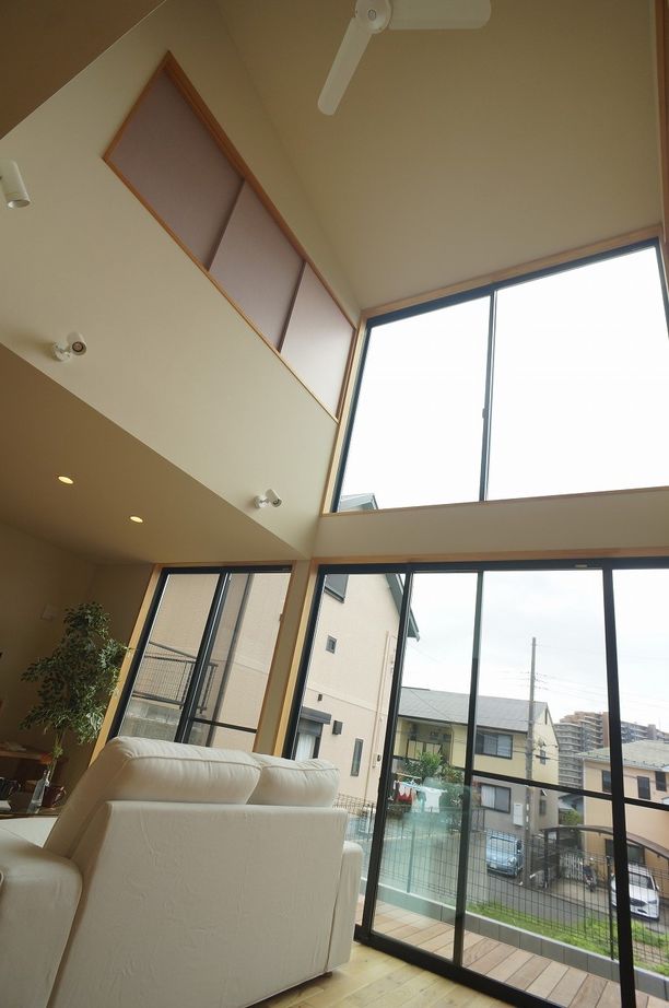 【横須賀/湘南/横浜】かつ七興産 【2200万円/吹抜け/間取り図あり】ウッドデッキと繋がる明るく開放的な大開口リビングと家事ラク動線の家の建築実例画像2