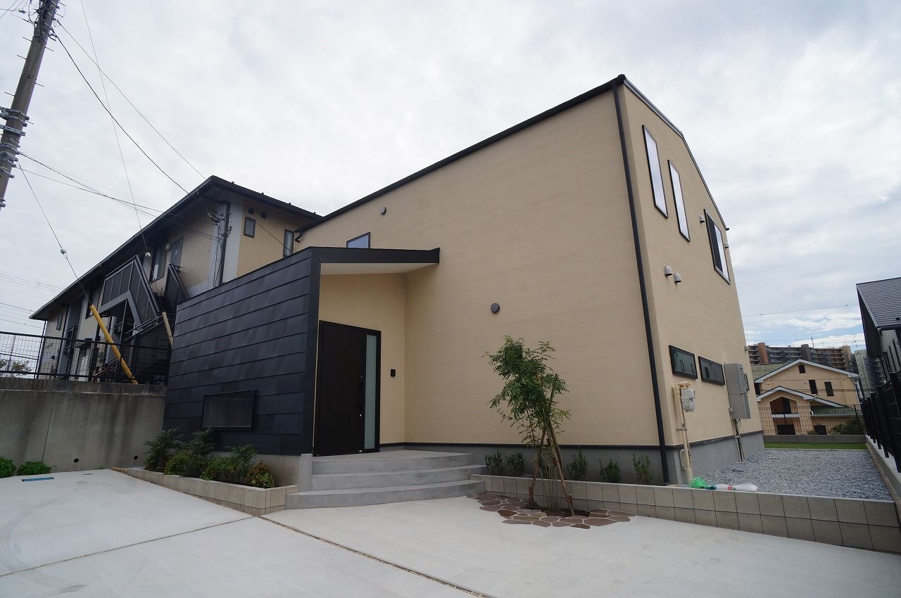 【横須賀/湘南/横浜】かつ七興産 【2200万円/吹抜け/間取り図あり】ウッドデッキと繋がる明るく開放的な大開口リビングと家事ラク動線の家の建築実例画像3