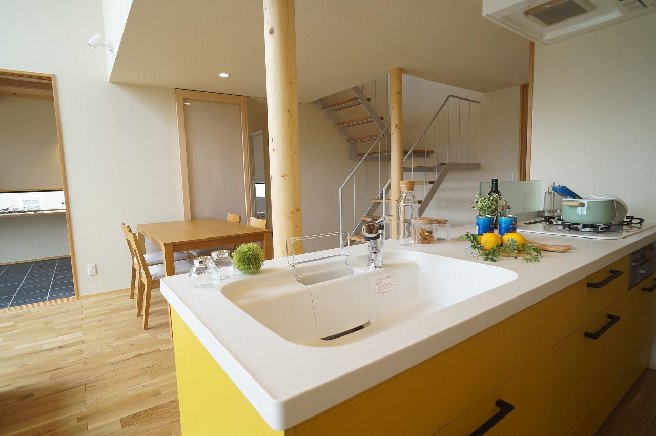 【横須賀/湘南/横浜】かつ七興産 【2200万円/吹抜け/間取り図あり】ウッドデッキと繋がる明るく開放的な大開口リビングと家事ラク動線の家の建築実例画像6