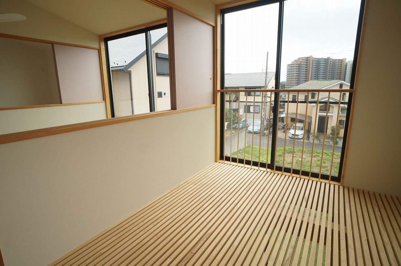 【横須賀/湘南/横浜】かつ七興産 【2200万円/吹抜け/間取り図あり】ウッドデッキと繋がる明るく開放的な大開口リビングと家事ラク動線の家の建築実例画像8