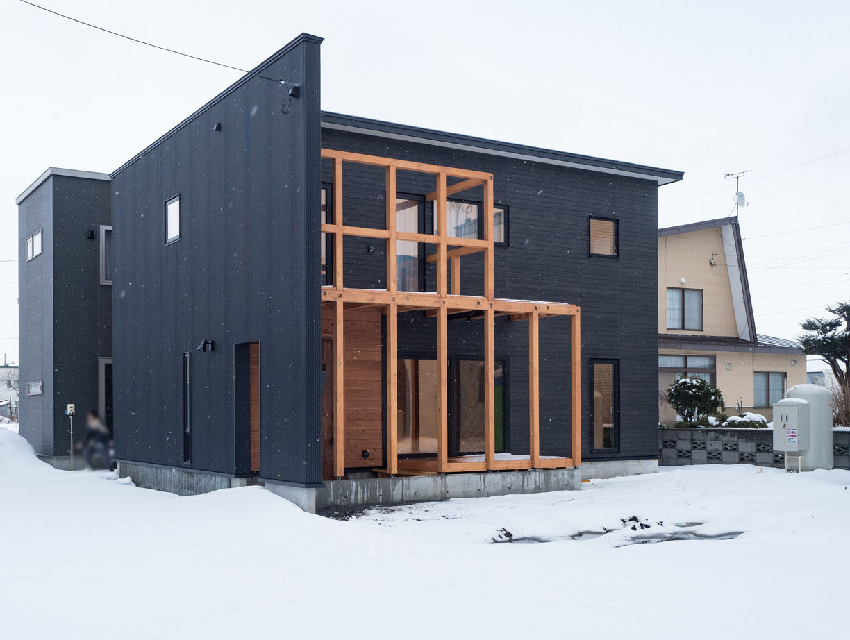 晃和住宅 【石狩市×3LDK×吹抜】いつもキャンプ帰りのような気分で住める、木を活かした土間のある家の建築実例画像