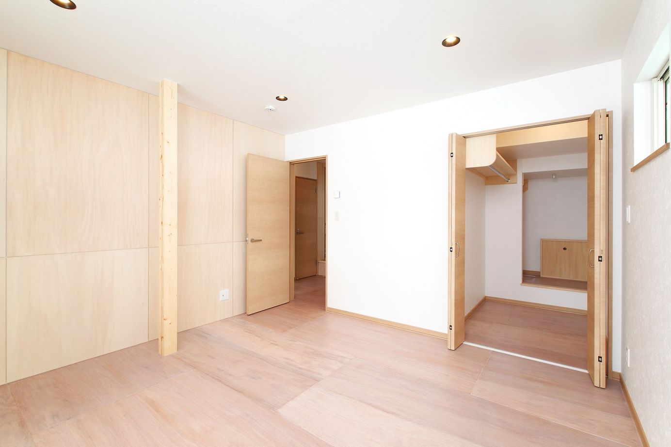 晃和住宅 【ウッドデッキ×和室×無垢材】時が経つほどに深みが増す、木目の美しさ際立つ「四季を感じる木の家」の建築実例画像8