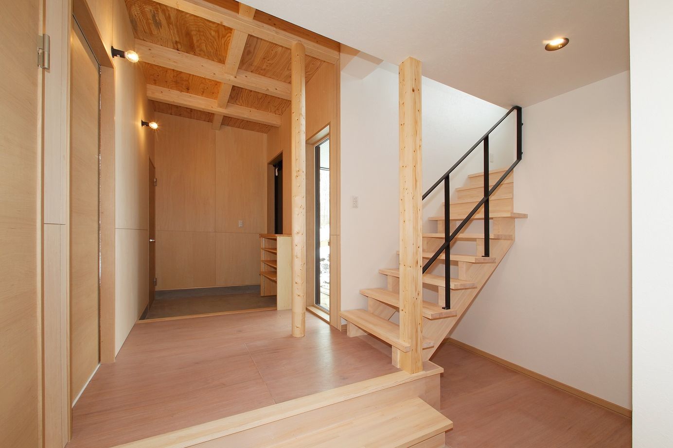 晃和住宅 【ウッドデッキ×和室×無垢材】時が経つほどに深みが増す、木目の美しさ際立つ「四季を感じる木の家」の建築実例画像9