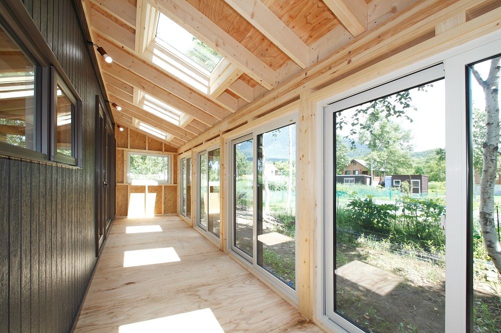 晃和住宅 【4LDK×無垢材×ガレージ】自由設計でサンルームも併設　木を全体で感じられる暖かい我が家の建築実例画像2