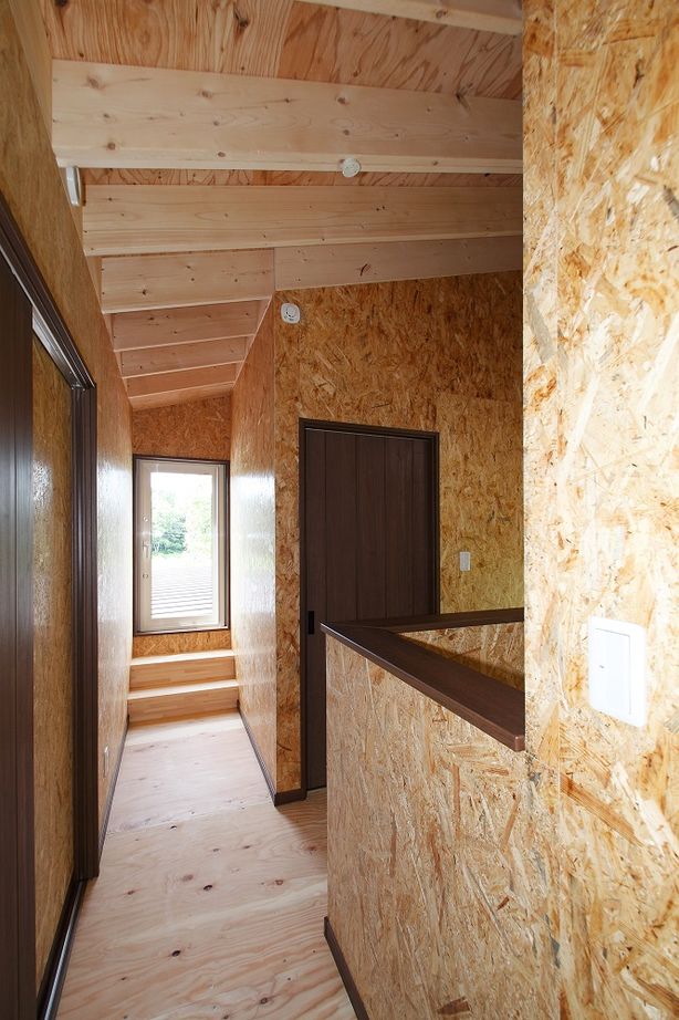 晃和住宅 【4LDK×無垢材×ガレージ】自由設計でサンルームも併設　木を全体で感じられる暖かい我が家の建築実例画像9