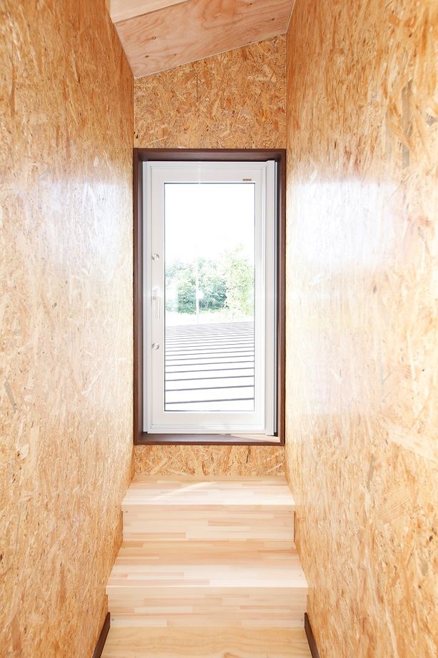 晃和住宅 【4LDK×無垢材×ガレージ】自由設計でサンルームも併設　木を全体で感じられる暖かい我が家の建築実例画像10