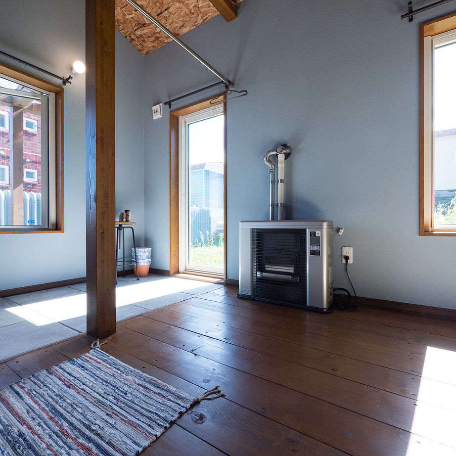 晃和住宅 【狭小地×平屋×ロフト】まるでヨーロッパの田舎にきたような素朴で自然を感じる木の家の建築実例画像4