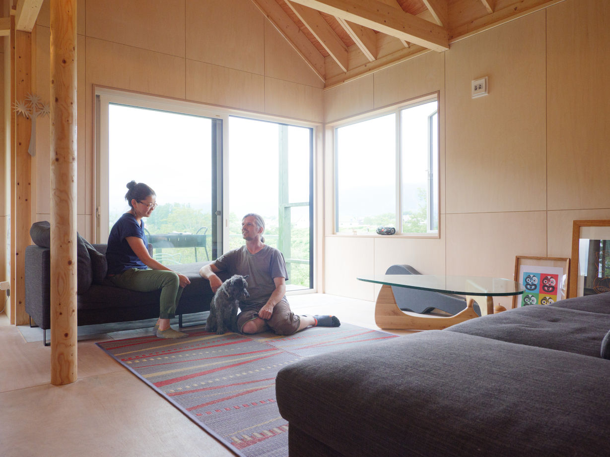 晃和住宅 【狭小地×ペットと暮らす×2階リビング】ニセコの大自然に溶け込み眺望にこだわった"Happy"な木の家の建築実例画像1