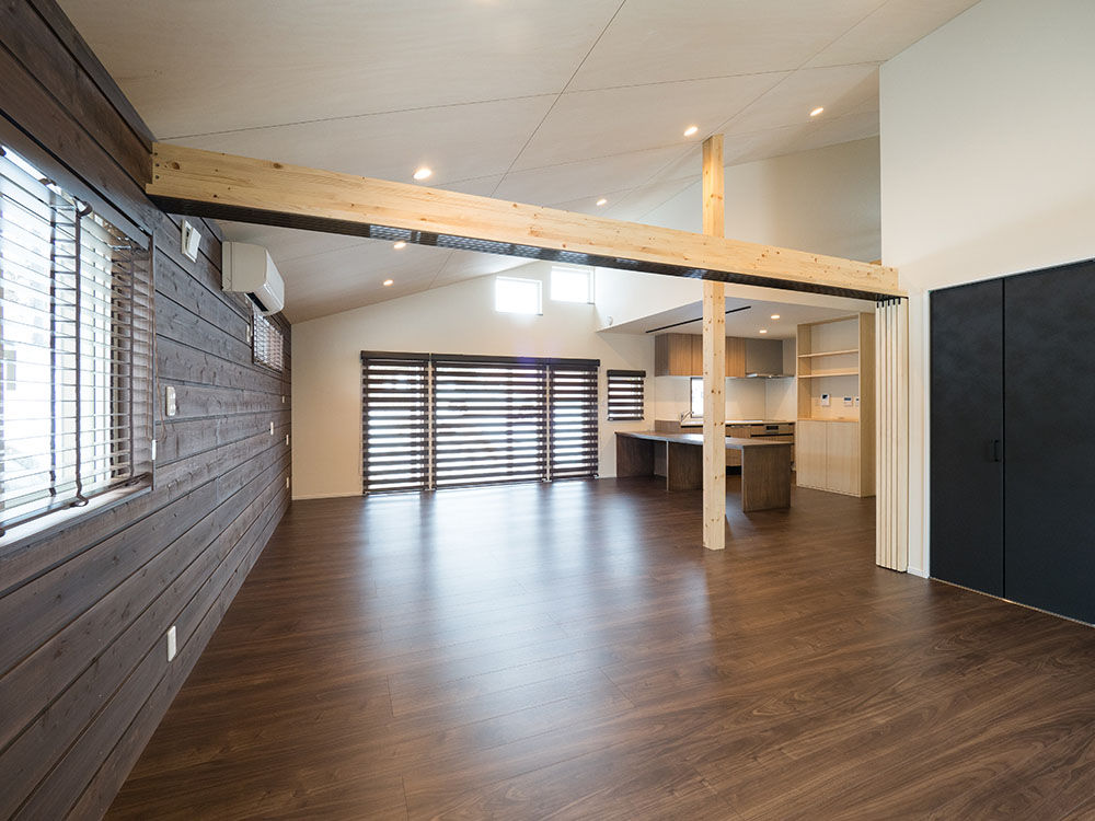 晃和住宅 【ウッドデッキ×広々LDK×無垢材】家に居ながら自然を感じられる家の建築実例画像2